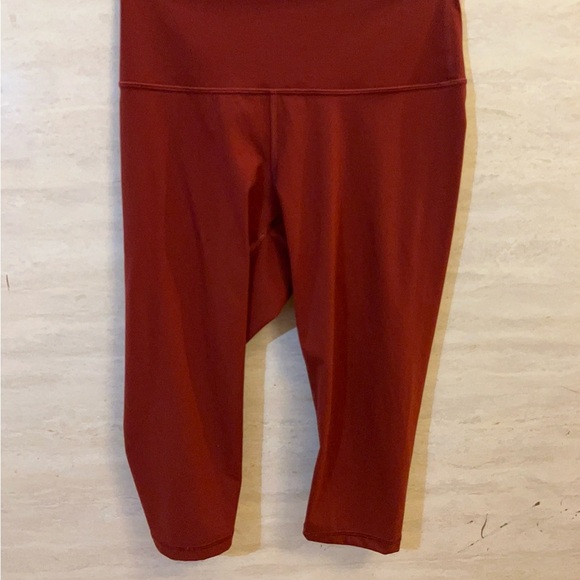 Everlane The Perform Cropped Leggings in Burgundy - Picture 2 of 6